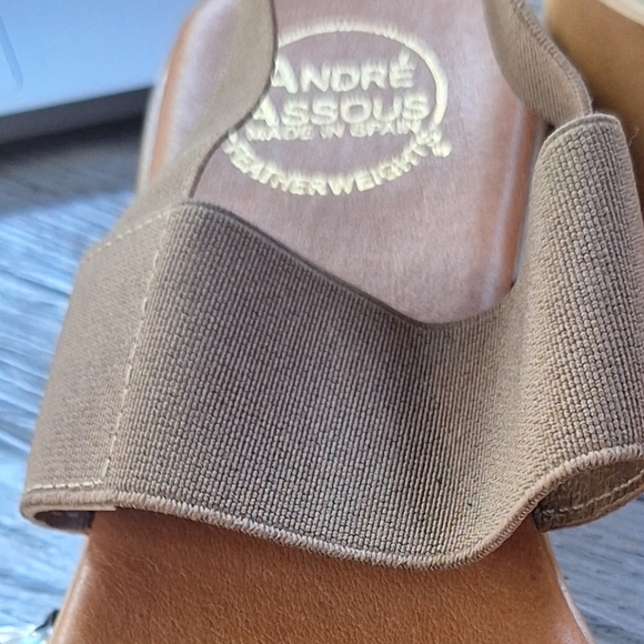 Andre Assous Made In Spain Featherweight Women's Tan Sandals Sz9 - Picture 10 of 10
